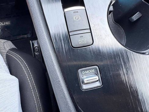 Used 2021 Nissan Rogue S image 23