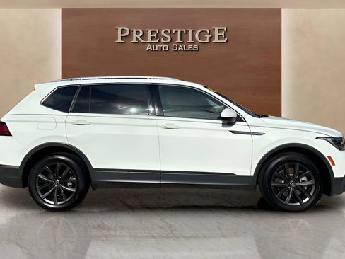 Used 2022 Volkswagen Tiguan SE w/ Panoramic Sunroof Package FWD image 17
