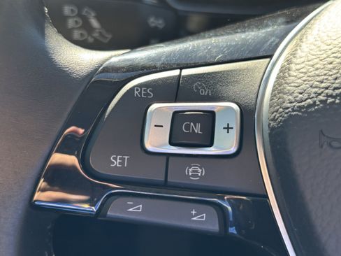 Used 2019 Volkswagen Jetta SE w/ Cold Weather Package image 20