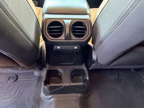 Used 2019 Jeep Wrangler Unlimited Sport AWD/4WD image 17