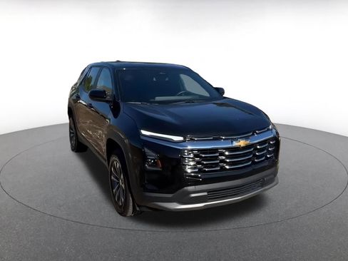 Used 2025 Chevrolet Equinox LT image 3