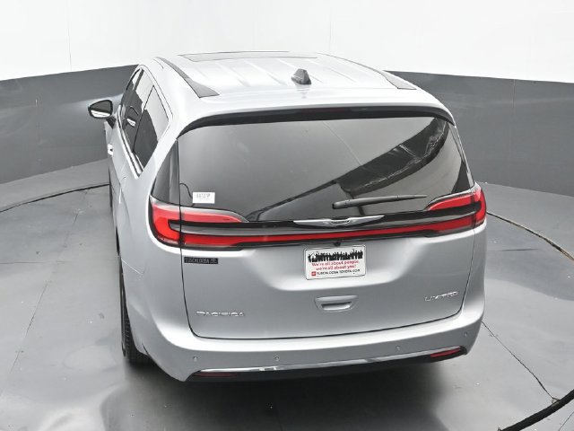 Used 2026 Chrysler Pacifica Limited FWD image 31