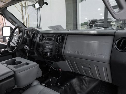 Used 2015 Ford F550 4x4 Regular Cab Super Duty image 12