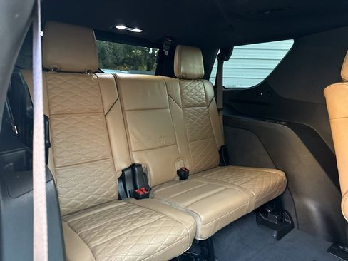 Used 2022 Cadillac Escalade Premium Luxury image 32