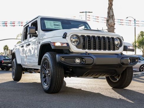 New 2026 Jeep Gladiator Sport image 8