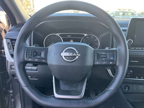 Used 2025 Nissan Rogue SV image 30