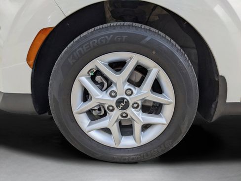 Used 2023 Kia Soul S image 11