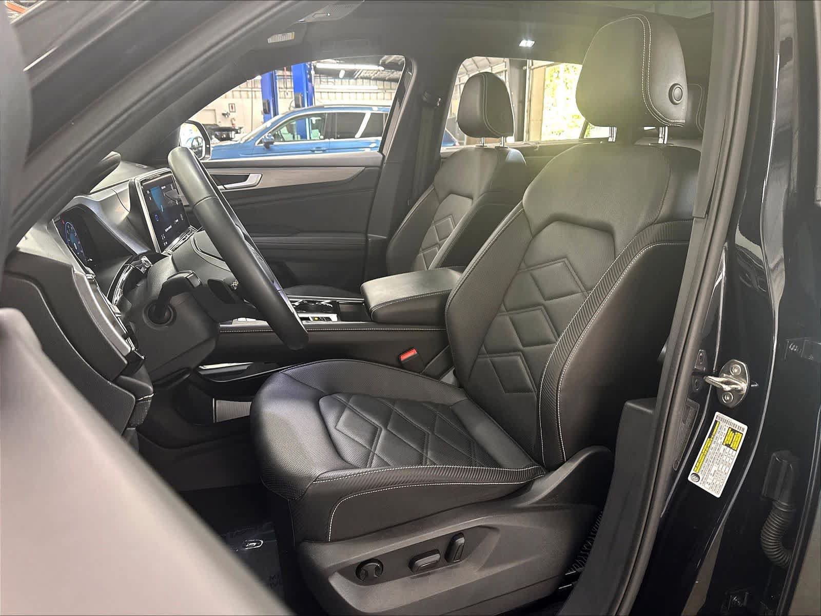 Used 2024 Volkswagen Atlas Cross Sport SE w/ Panoramic Sunroof Package AWD/4WD image 24