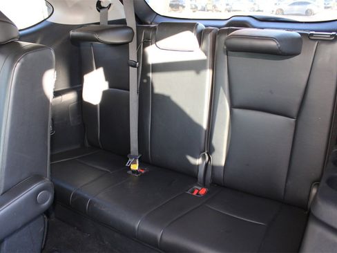 Used 2023 Toyota Highlander XLE image 11