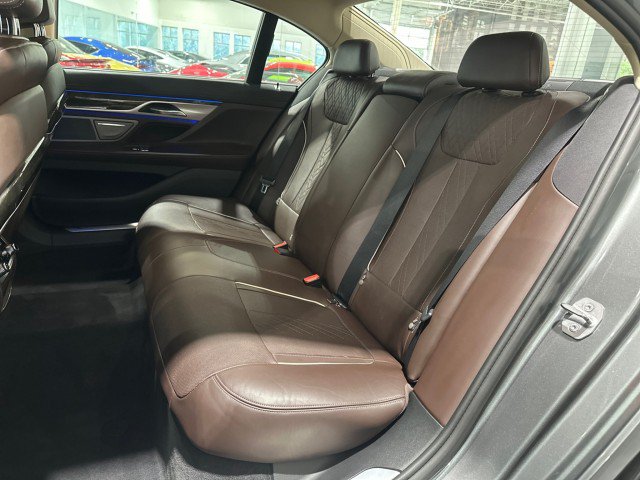 Used 2016 BMW 740i w/ Executive Package 2 RWD image 47