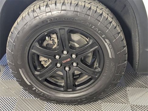 Used 2023 GMC Acadia AT4 w/ Technology Package image 8