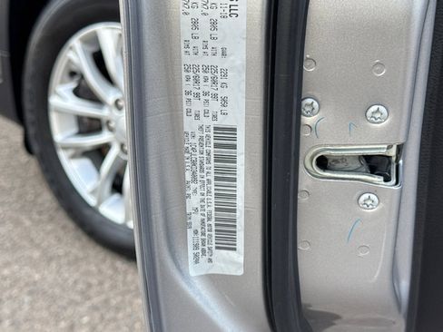 Used 2019 Jeep Cherokee Latitude w/ Popular Appearance Group image 27