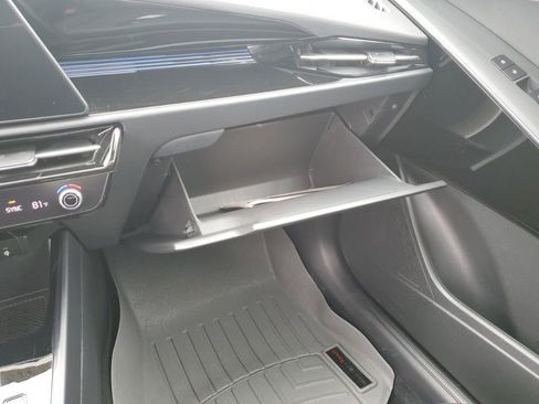 Used 2023 Kia Niro SX Touring image 27