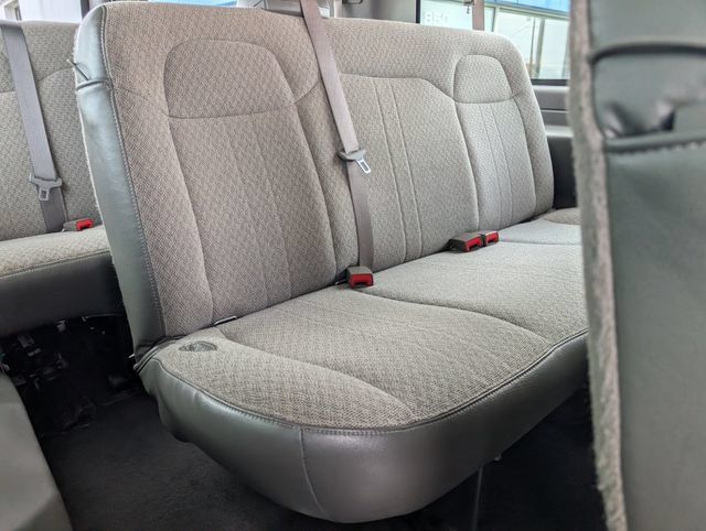 Used 2025 Chevrolet Express 3500 LT w/ LT Preferred Equipment Group RWD image 7
