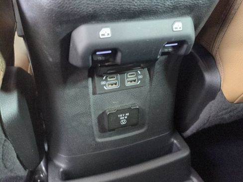 Used 2022 Jeep Wrangler Unlimited Sahara w/ Cold Weather Group AWD/4WD image 16
