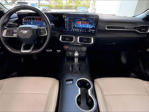 Used 2025 Ford Mustang Premium image 6
