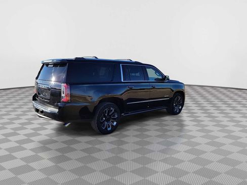 Used 2020 GMC Yukon XL Denali w/ Denali Ultimate Black Edition AWD/4WD image 8