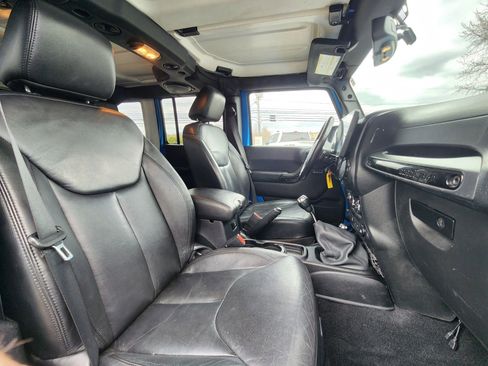 Used 2014 Jeep Wrangler Unlimited Sahara AWD/4WD image 39