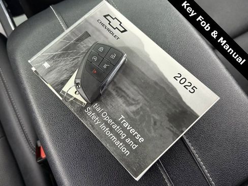 Used 2025 Chevrolet Traverse LT image 26