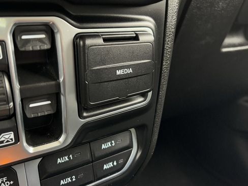 Used 2024 Jeep Wrangler Unlimited Rubicon AWD/4WD image 23