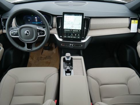 New 2026 Volvo XC90 B6 Plus w/ Protection Package AWD/4WD image 7