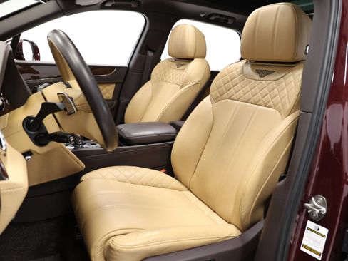Used 2018 Bentley Bentayga AWD/4WD image 16
