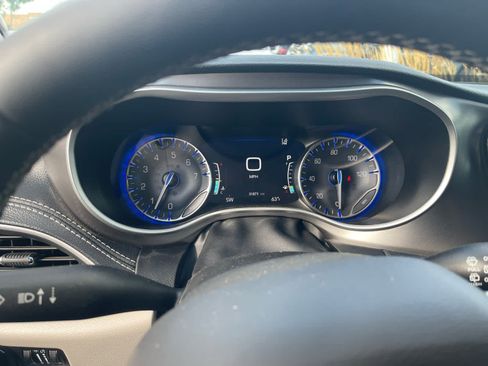 Used 2024 Chrysler Pacifica Touring-L w/ Road Tripper Package image 6