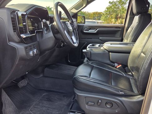Used 2022 GMC Sierra 1500 Elevation w/ LPO, Elevation Black Package AWD/4WD image 9
