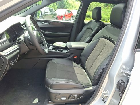 New 2025 Jeep Grand Cherokee L Altitude image 8