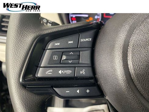 Used 2025 Subaru Forester Premium AWD/4WD image 10