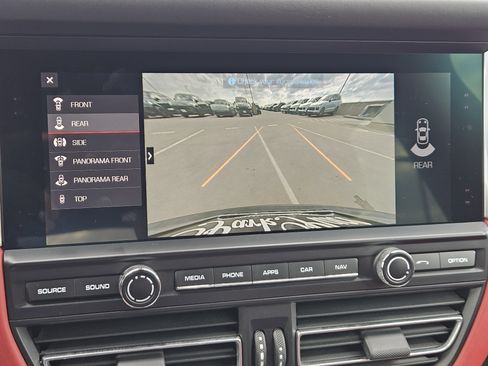 Used 2021 Porsche Macan Turbo image 18