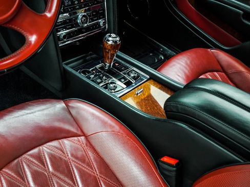 Used 2018 Bentley Mulsanne RWD image 21