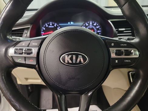 Used 2017 Kia Cadenza Premium FWD image 24