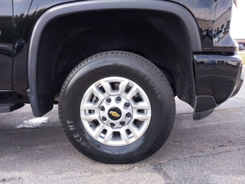 Used 2024 Chevrolet Silverado 2500 Custom w/ Custom Convenience Package image 16