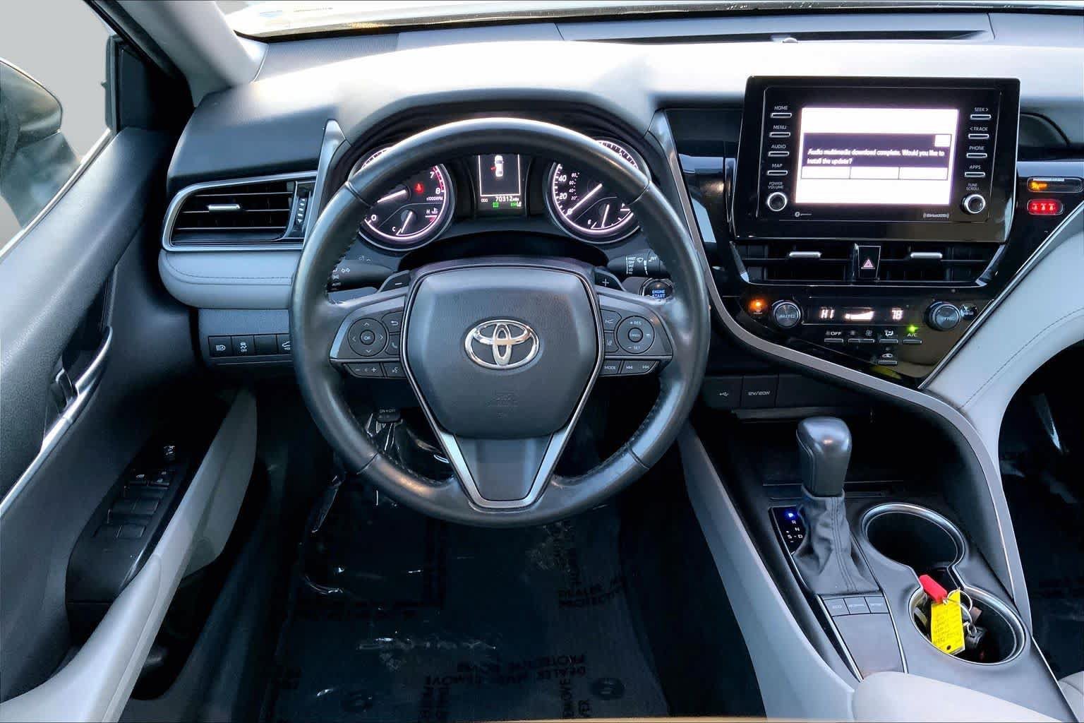 Used 2022 Toyota Camry SE w/ Convenience Package FWD image 6