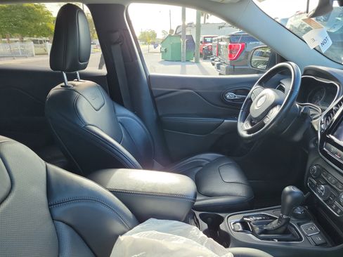 Used 2020 Jeep Cherokee Limited image 10