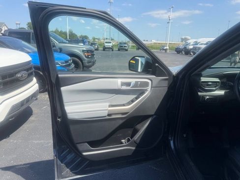 Used 2023 Ford Explorer XLT w/ Equipment Group 202A AWD/4WD image 14