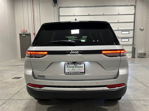 New 2025 Jeep Grand Cherokee 4WD image 7