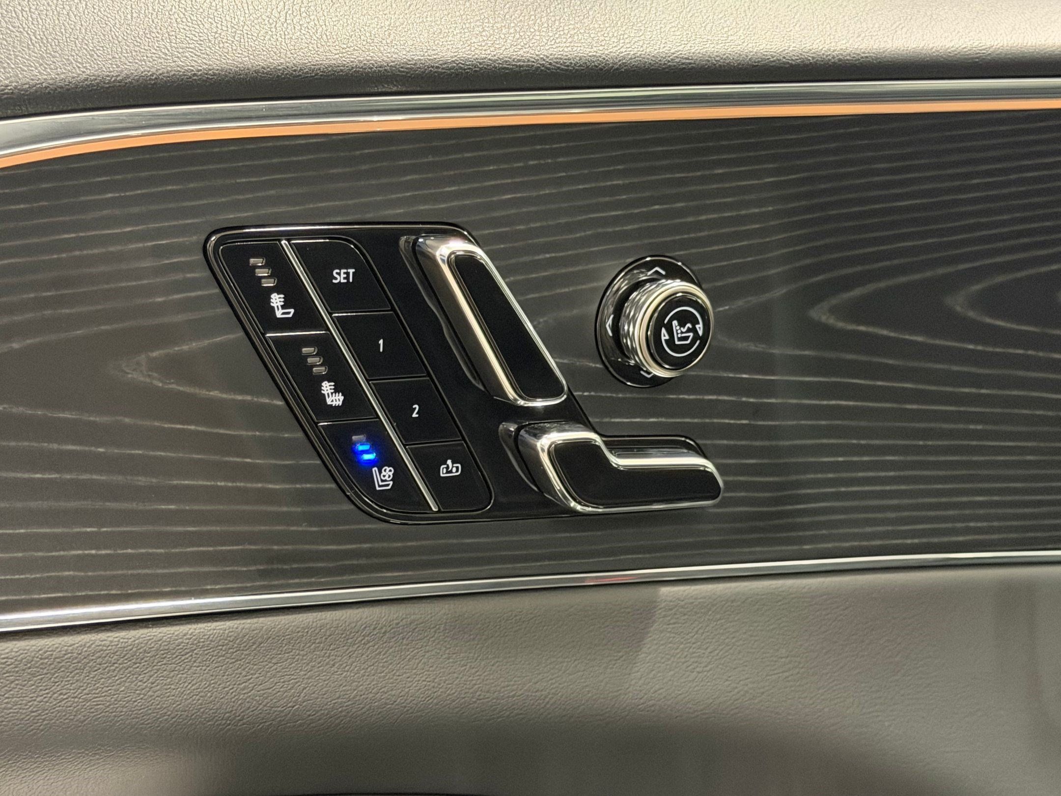 Certified 2024 Cadillac Lyriq Sport RWD image 40