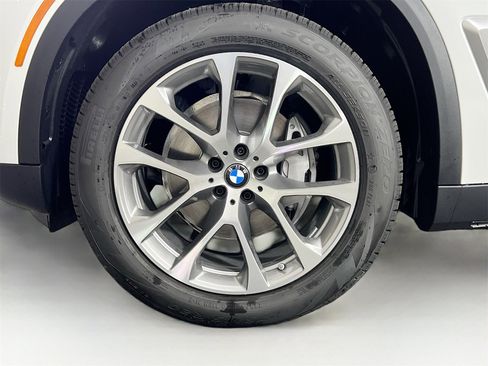 New 2026 BMW X5 xDrive40i w/ Climate Comfort Package image 33