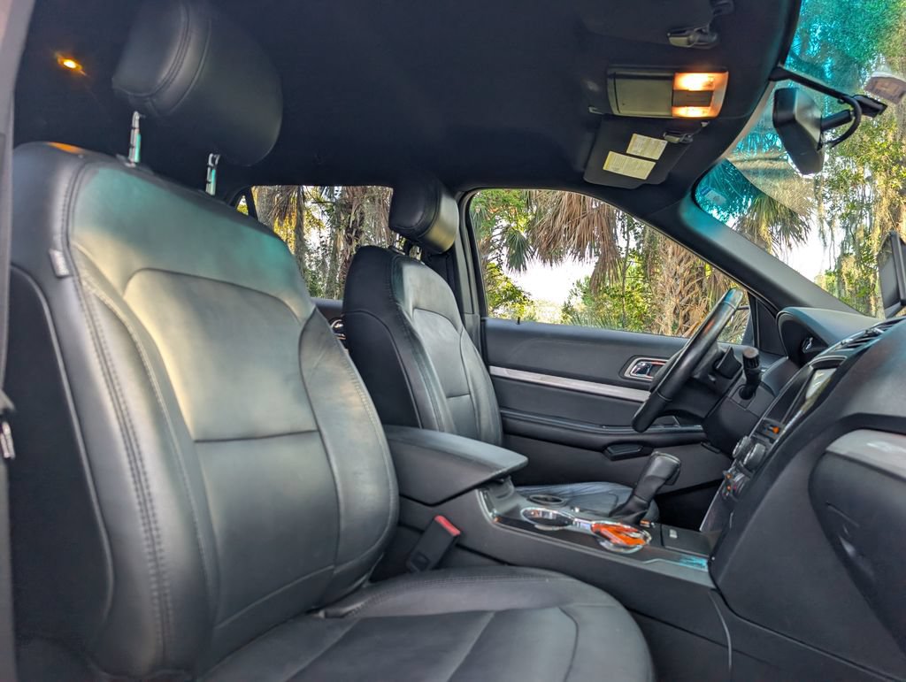 Used 2016 Ford Explorer XLT w/ Equipment Group 202A FWD image 14