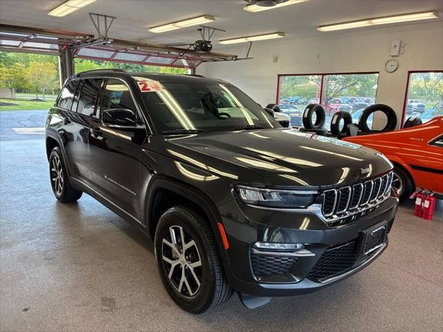 Certified 2024 Jeep Grand Cherokee Limited AWD/4WD image 1