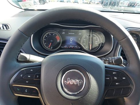 Used 2022 Jeep Cherokee Trailhawk w/ Comfort/Convenience Group AWD/4WD image 19
