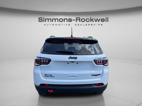 Used 2025 Jeep Compass Trailhawk AWD/4WD image 5