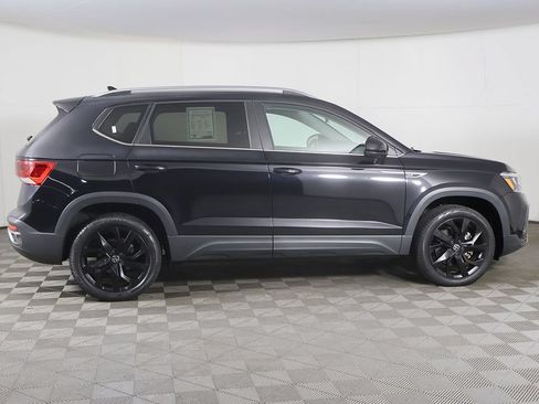 Used 2022 Volkswagen Taos SE FWD image 17