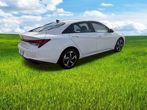 Used 2023 Hyundai Elantra SEL w/ Convenience Package image 5