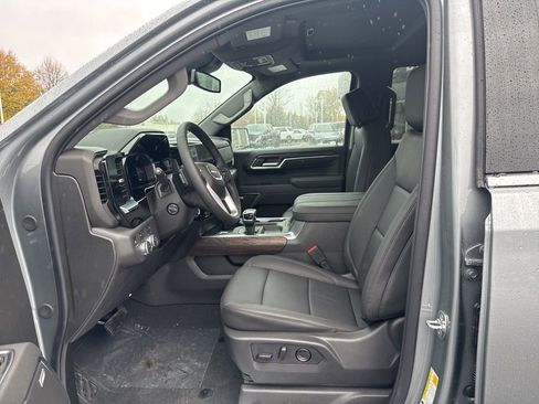 New 2026 GMC Sierra 1500 SLT image 9