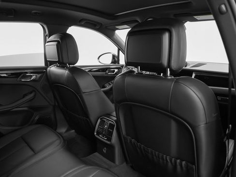 Certified 2025 Porsche Macan image 22