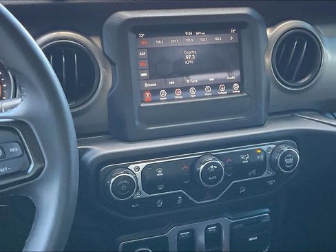 Used 2019 Jeep Wrangler Sport AWD/4WD image 7