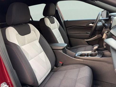 Certified 2024 Chevrolet Trax RS FWD image 20